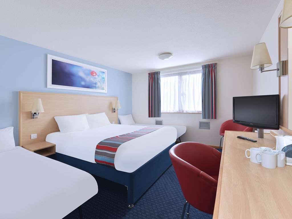 Travelodge Swansea M4 Номер фото