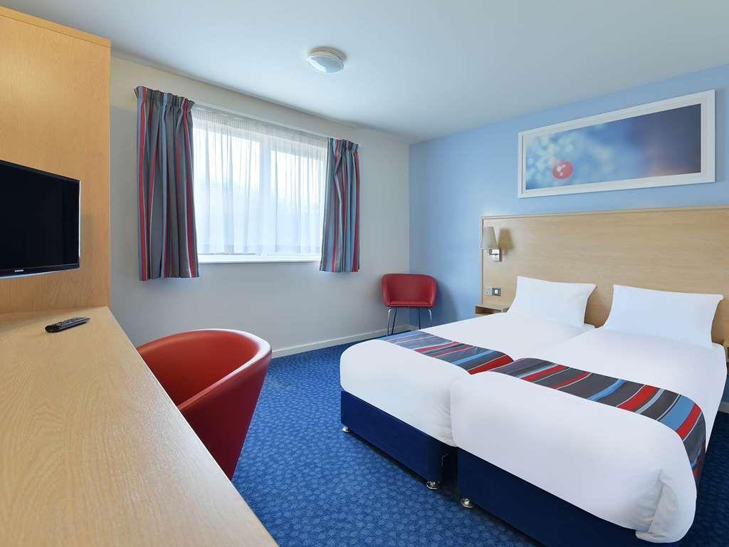 Travelodge Swansea M4 Номер фото