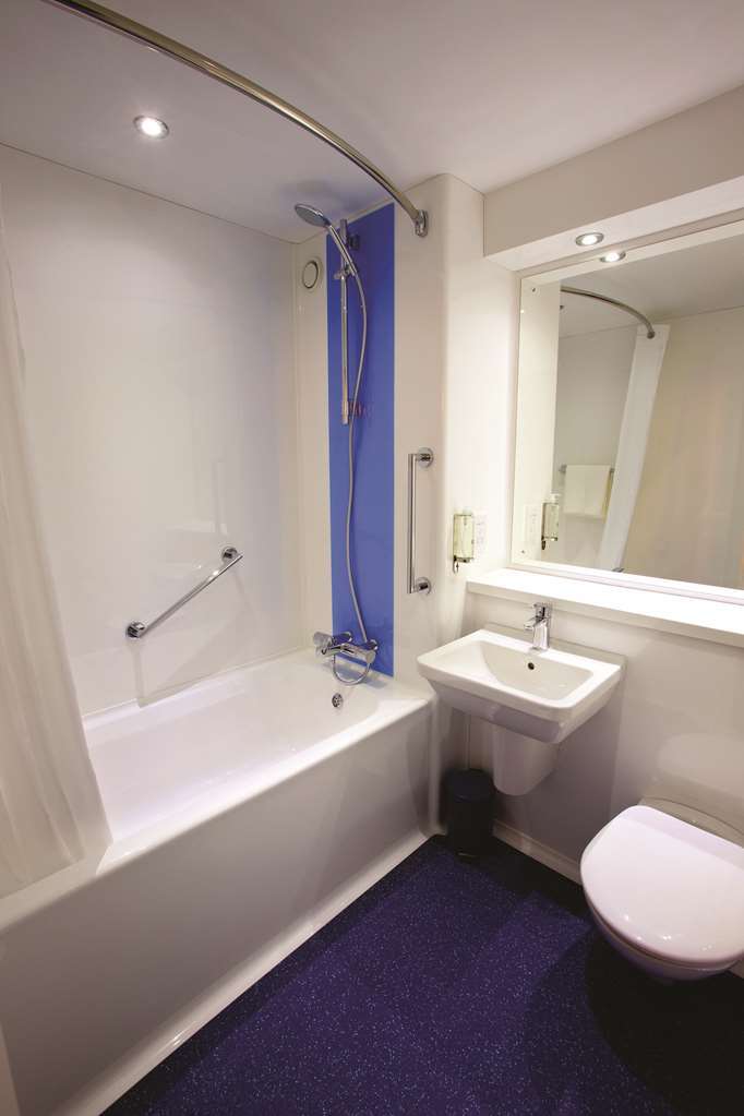 Travelodge Swansea M4 Номер фото