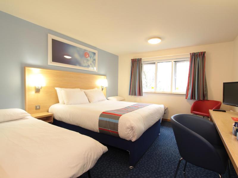 Travelodge Swansea M4 Экстерьер фото